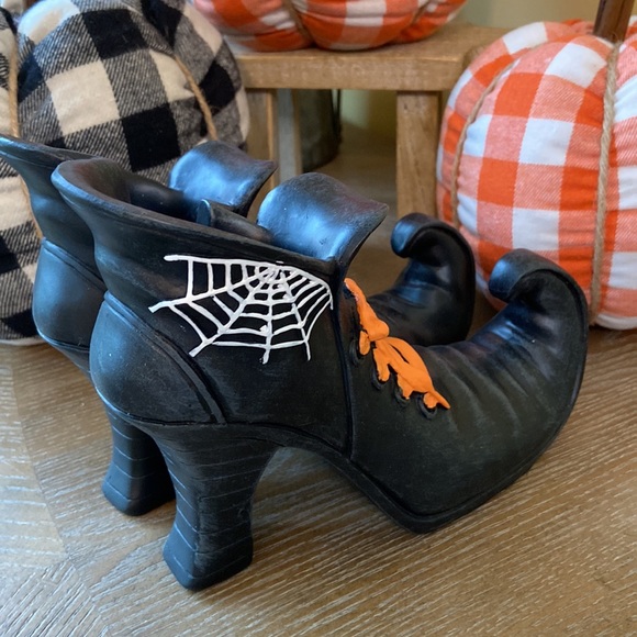 NEW! Fall Halloween Vintage Inspired Black Ceramic Gothic Salem Witch Boot Shoes - Picture 7 of 9